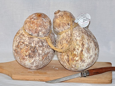 Caciocavallo stagionato in grotta