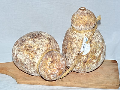 Caciocavallo stagionato in grotta